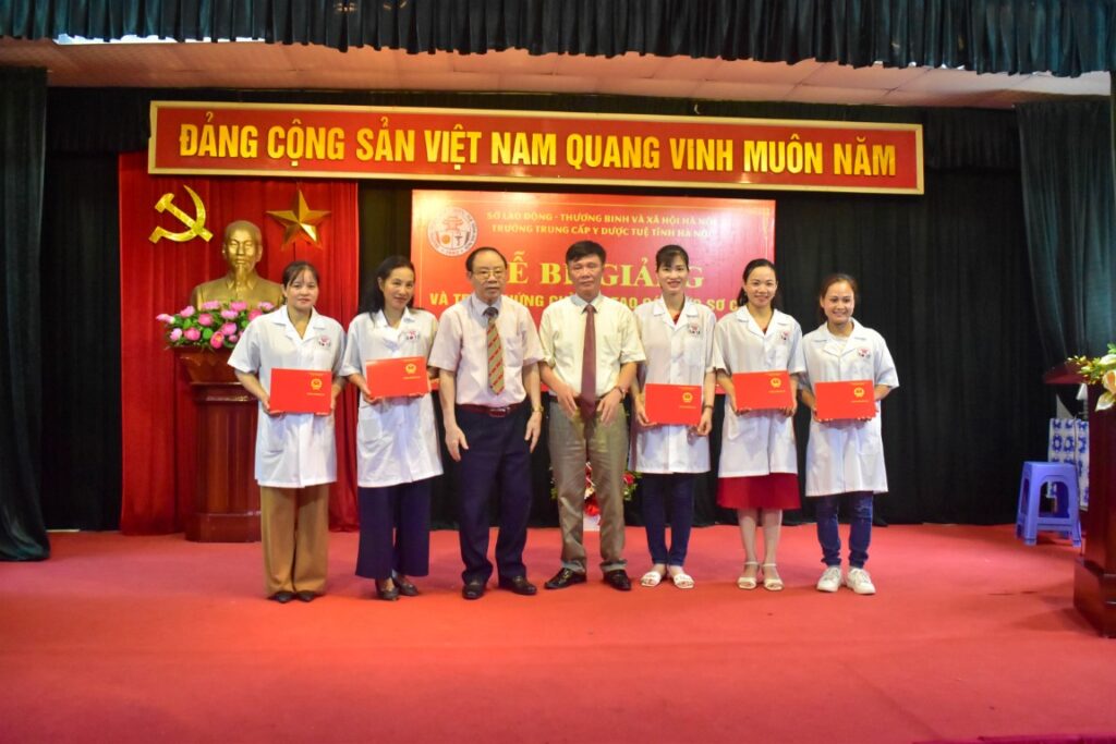 YDUOCTUETINHHANOI.EDU.VN