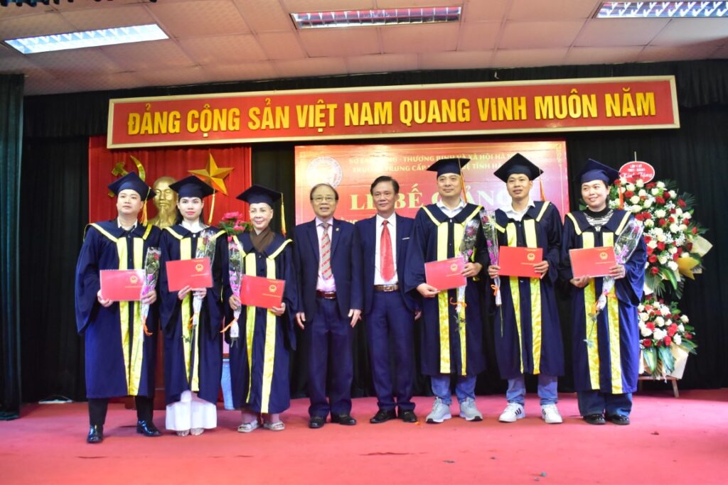 YDUOCTUETINHHANOI.EDU.VN