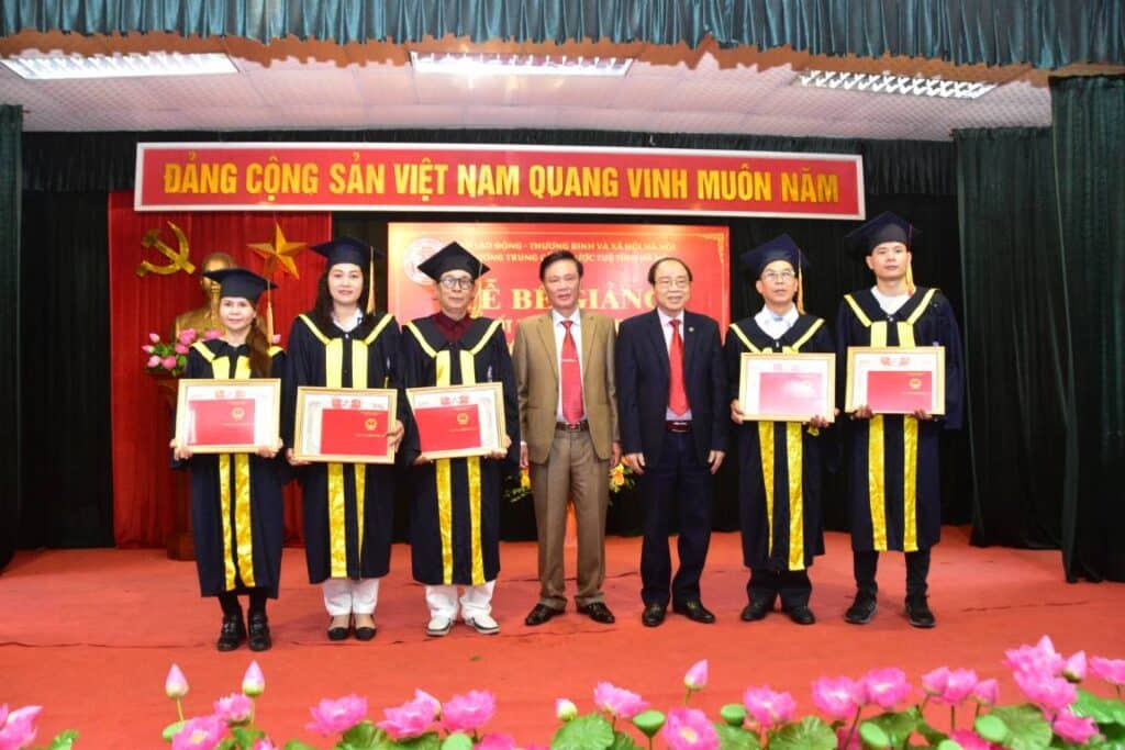 YDUOCTUETINHHANOI.EDU.VN