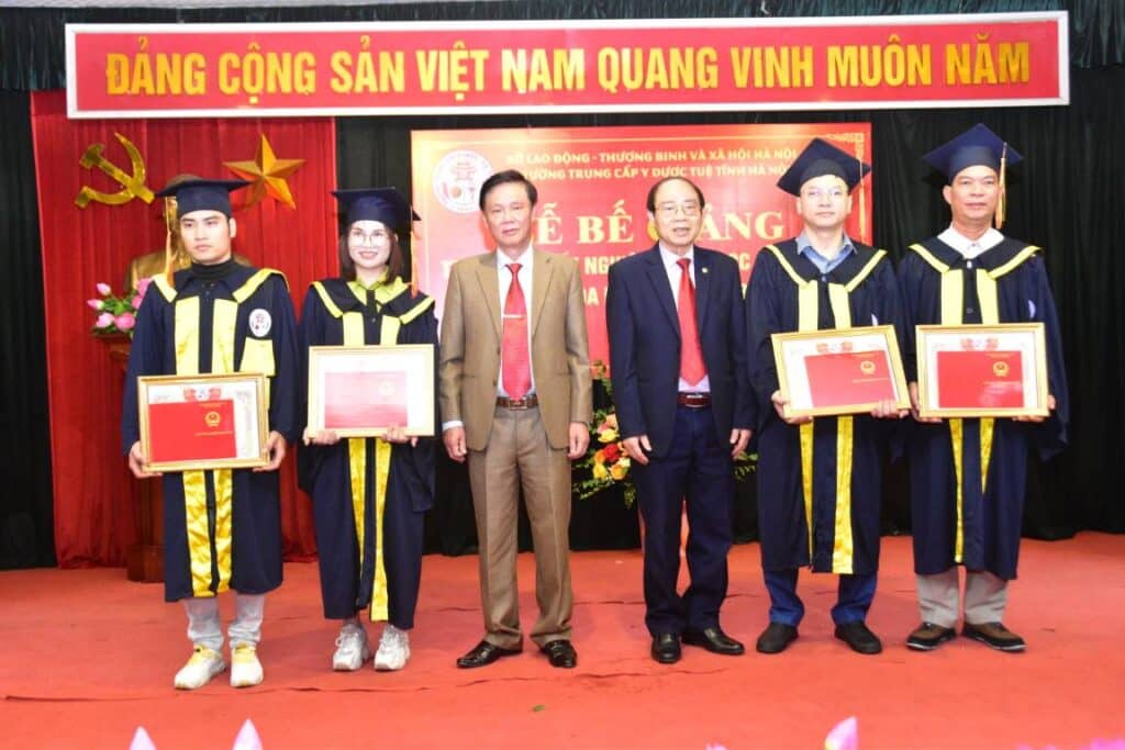 YDUOCTUETINHHANOI.EDU.VN