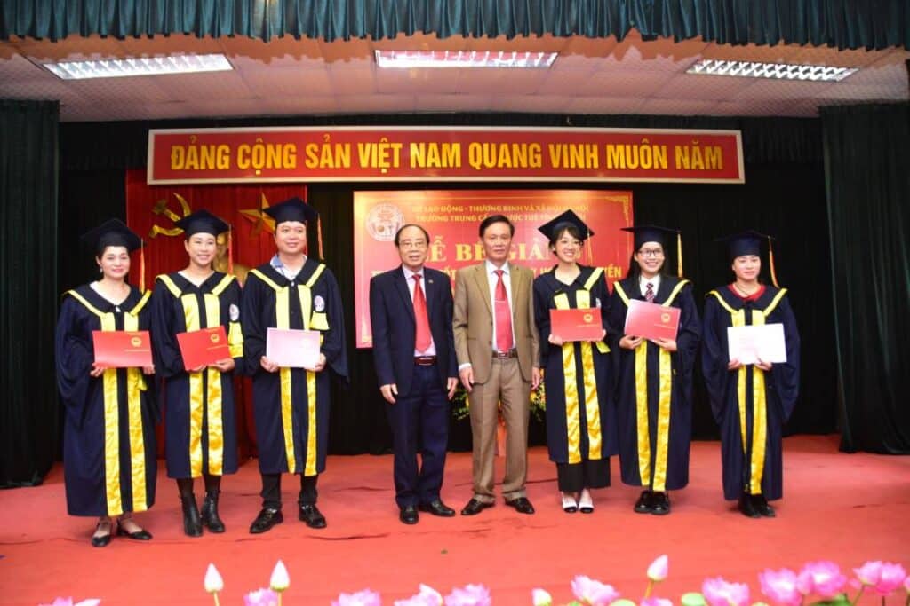 YDUOCTUETINHHANOI.EDU.VN