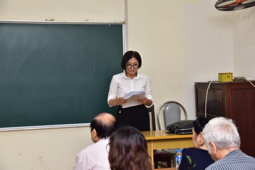 ThS. Vũ Thị Minh Nghĩa - Trưởng Phòng Đào tạo đọc quyết định khai giảng khoá học